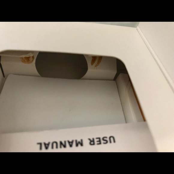 Dubleup Credit Card Size Power Bank Silver iPhone Lightning NIP Powerbank - Picture 8 of 8